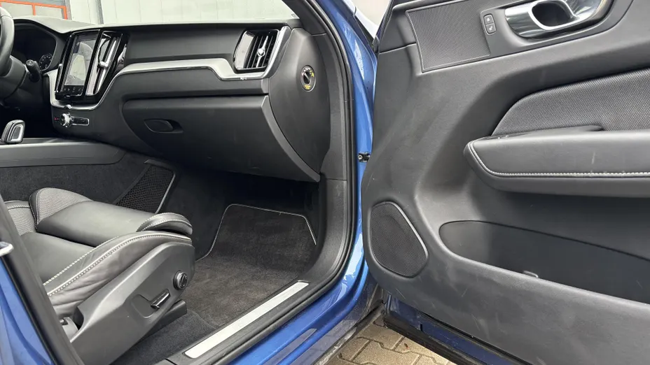 VOLVO XC60 XC60 B4 B R-Design aut