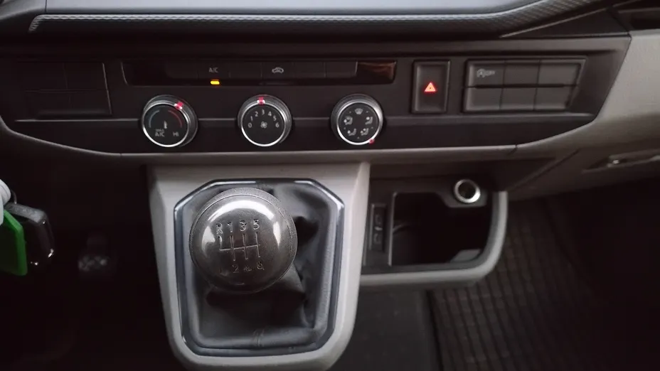 VOLKSWAGEN Transporter Transporter T6.1 TDI L2H1