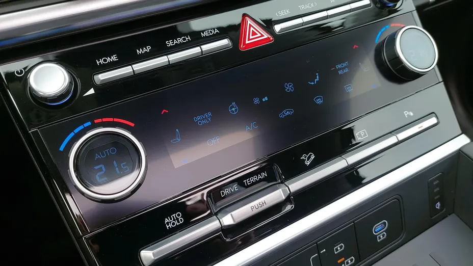 HYUNDAI Santa Fe Santa Fe 1.6 T-GDI HEV Platinum 4WD aut 7os. Nowy