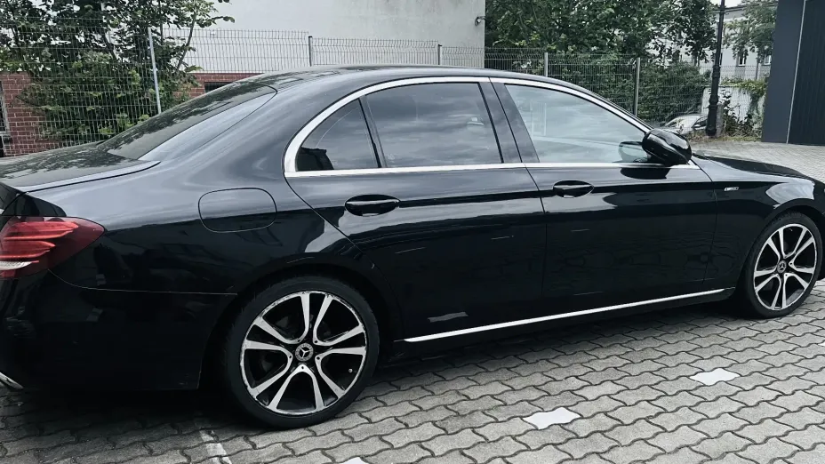 MERCEDES-BENZ E Klasa E 220 d 4-Matic Business Edition 9G-TRONIC