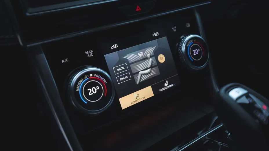 JAGUAR XE XE 2.0 D200 mHEV R-Dynamic SE aut
