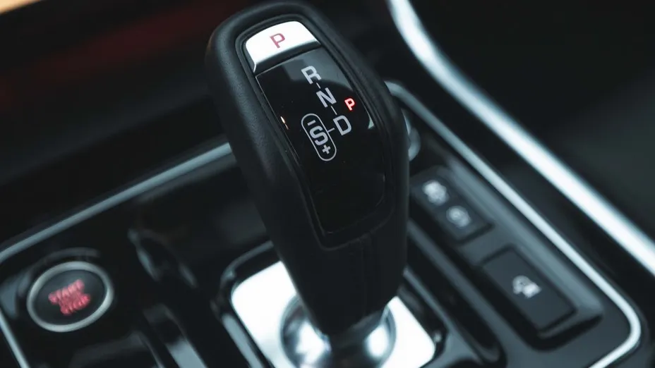 JAGUAR XE XE 2.0 D200 mHEV R-Dynamic SE aut