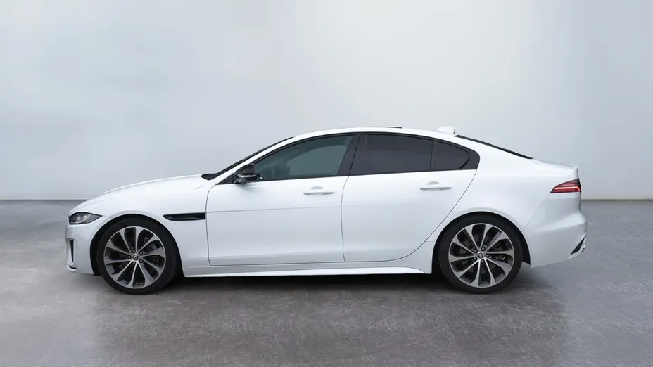 JAGUAR XE XE 2.0 D200 mHEV R-Dynamic SE aut