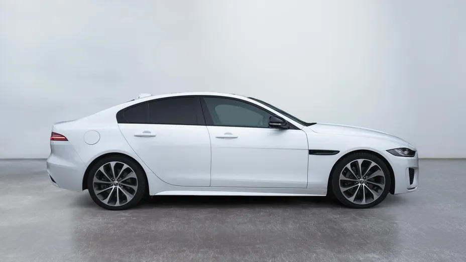 JAGUAR XE XE 2.0 D200 mHEV R-Dynamic SE aut