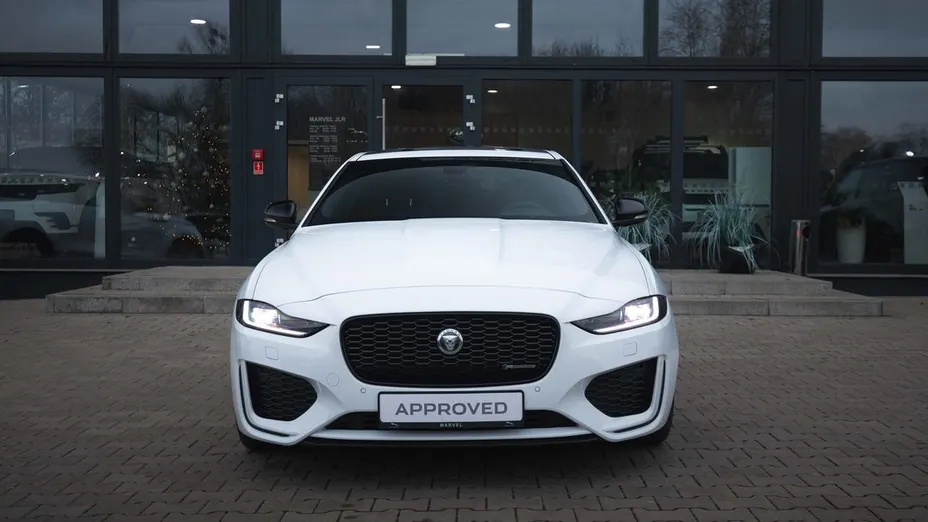 JAGUAR XE XE 2.0 D200 mHEV R-Dynamic SE aut