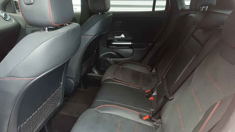 MERCEDES-BENZ GLA GLA 200 AMG Line