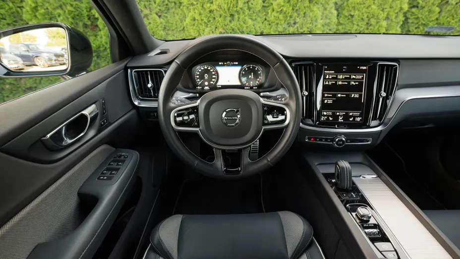 VOLVO S60 S60 B4 B R-Design aut