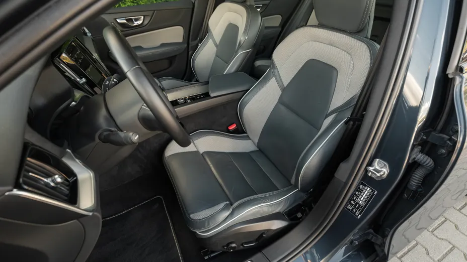VOLVO S60 S60 B4 B R-Design aut