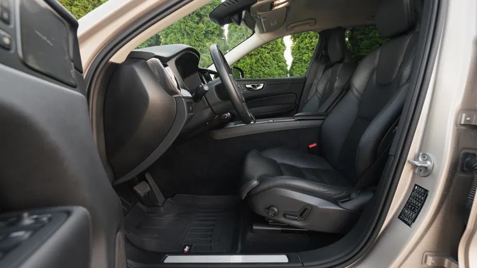 VOLVO XC60 XC60 B5 B AWD Plus Black Edition aut