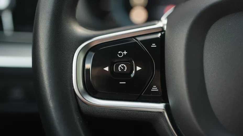 VOLVO XC60 XC60 B5 B AWD Plus Black Edition aut