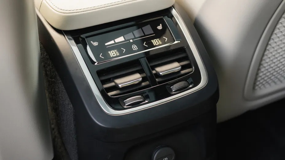 VOLVO XC90 XC90 T8 AWD Plug-In Hybrid R-Design 7os aut