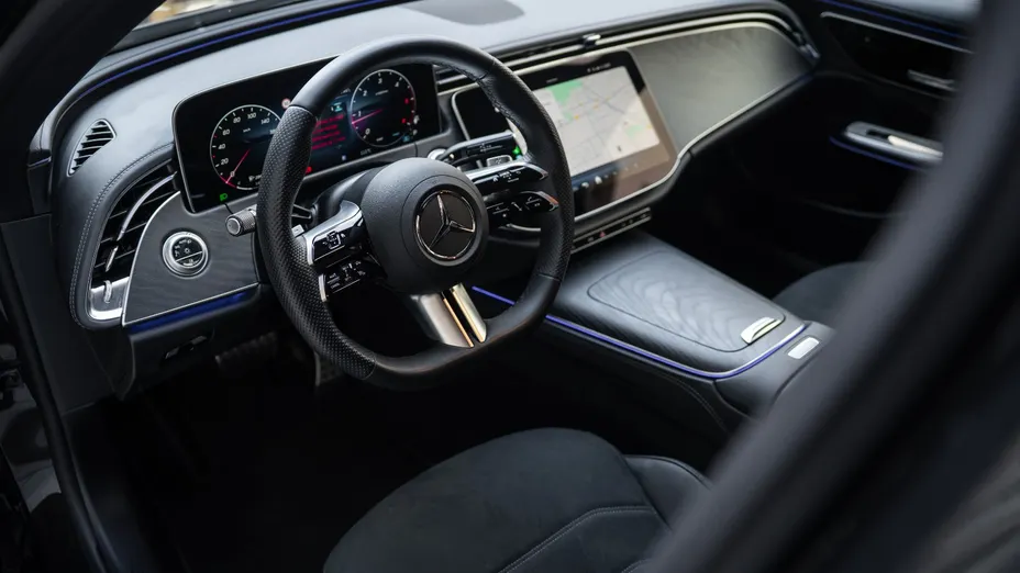 MERCEDES-BENZ E Klasa E 220 d mHEV 4-Matic AMG 9G-Tronic