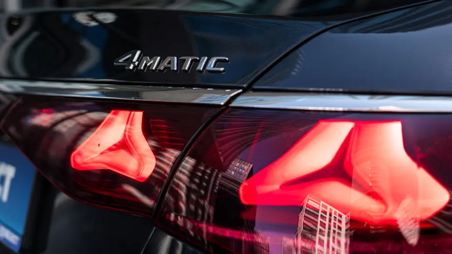 MERCEDES-BENZ E Klasa E 220 d mHEV 4-Matic AMG 9G-Tronic