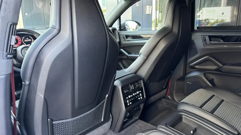 PORSCHE Cayenne Cayenne Coupe GTS
