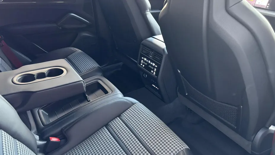 PORSCHE Cayenne Cayenne Coupe GTS