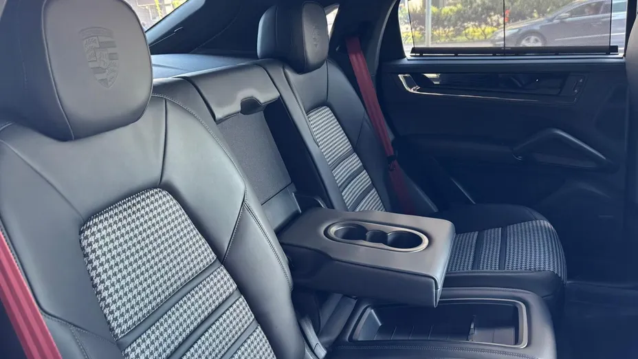 PORSCHE Cayenne Cayenne Coupe GTS