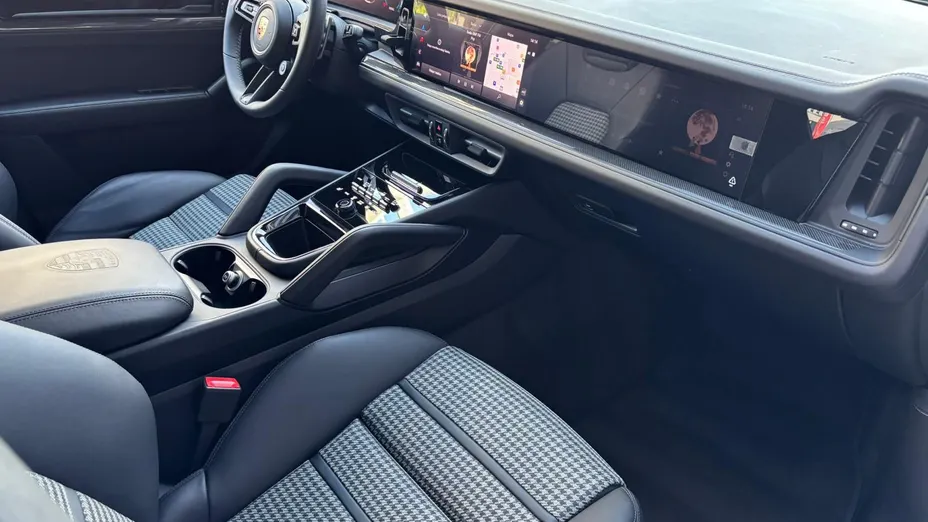 PORSCHE Cayenne Cayenne Coupe GTS