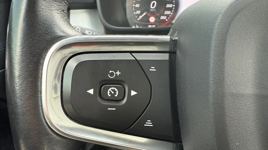 VOLVO XC40 XC40 T3 Momentum Pro