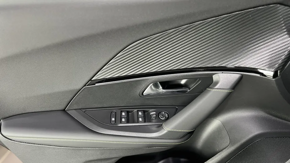 PEUGEOT 2008 2008 PureTech mHEV GT e-DCS6