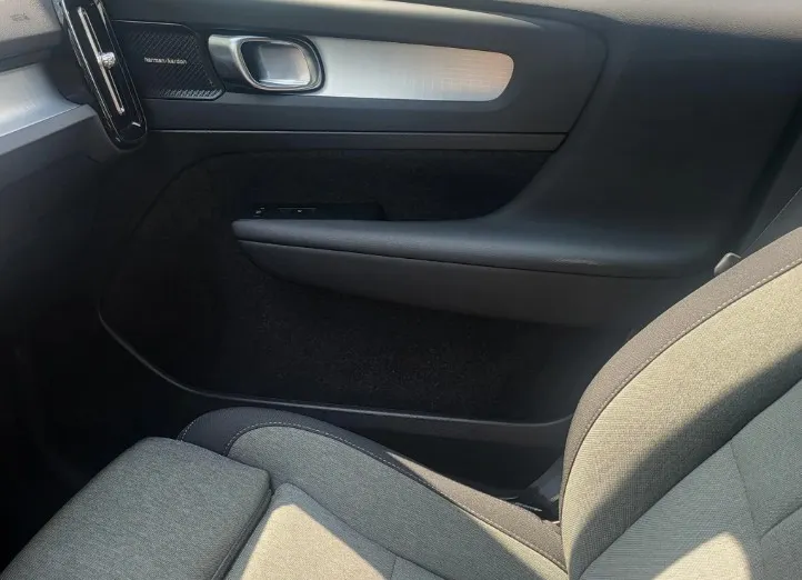 VOLVO XC40 XC40 B3 Plus Dark aut