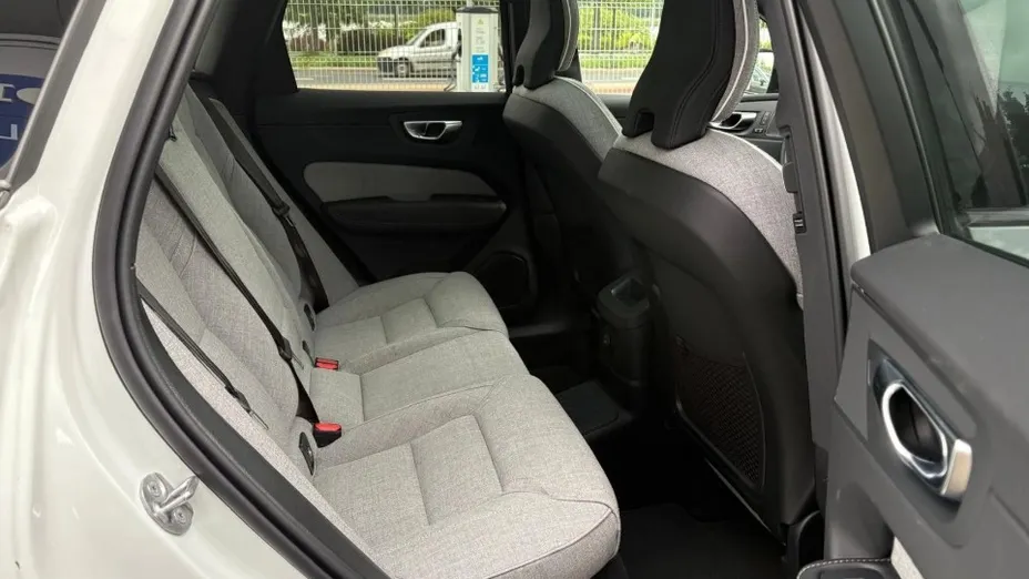 VOLVO XC60 XC60 T6 Plug-In Hybrid AWD Ultra Dark aut