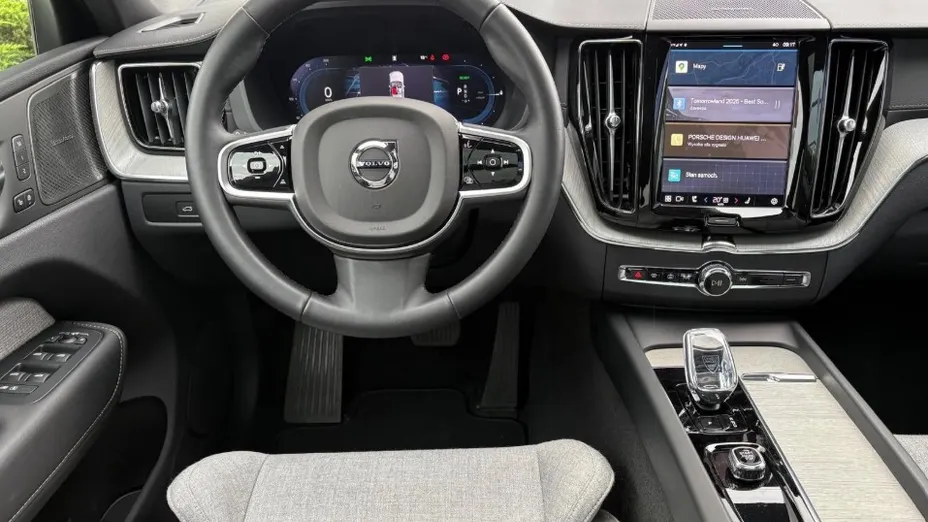 VOLVO XC60 XC60 T6 Plug-In Hybrid AWD Ultra Dark aut