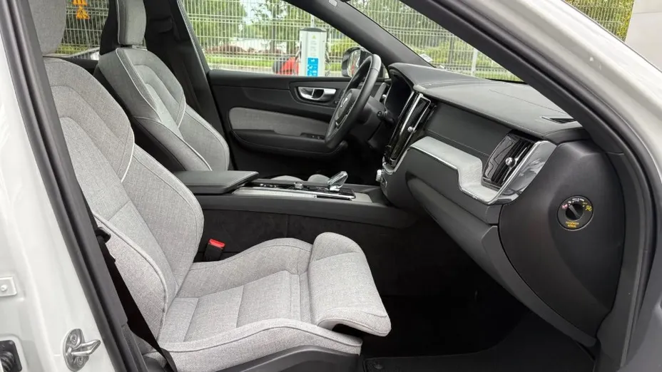 VOLVO XC60 XC60 T6 Plug-In Hybrid AWD Ultra Dark aut