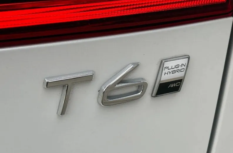 VOLVO XC60 XC60 T6 Plug-In Hybrid AWD Ultra Dark aut