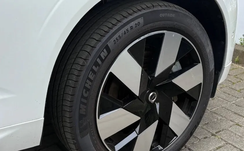 VOLVO XC60 XC60 T6 Plug-In Hybrid AWD Ultra Dark aut