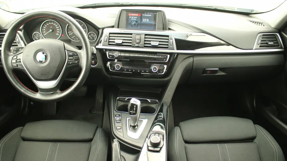 BMW Seria 3 320d xDrive Sport Line aut