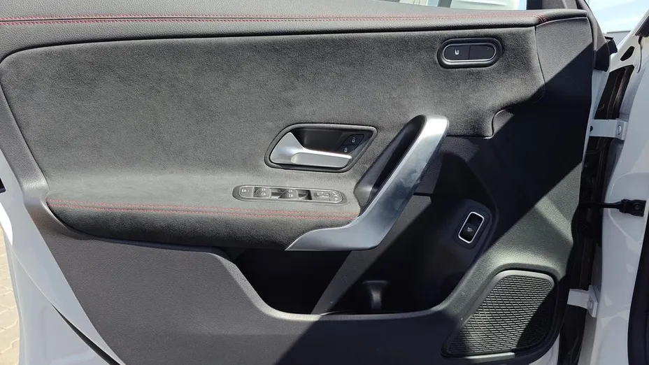 MERCEDES-BENZ CLA CLA 200 AMG Line 7G-DCT