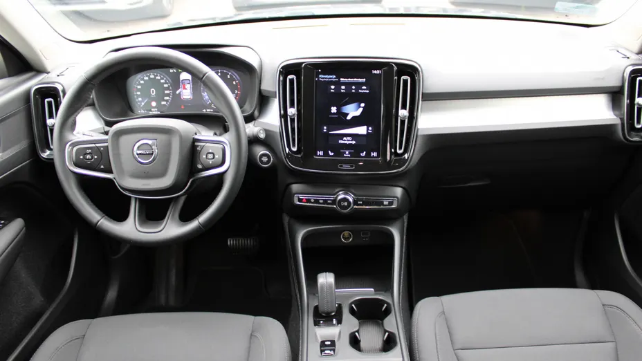 VOLVO XC40 XC40 T3 Momentum Pro aut
