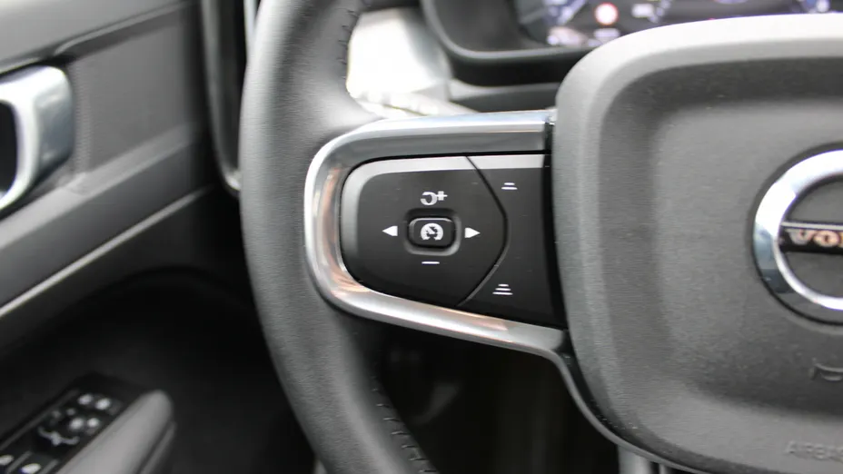 VOLVO XC40 XC40 T3 Momentum Pro aut