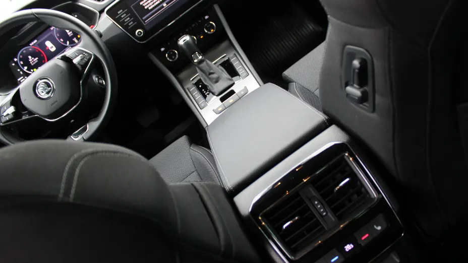 SKODA Superb Superb 2.0 TDI SCR Style DSG
