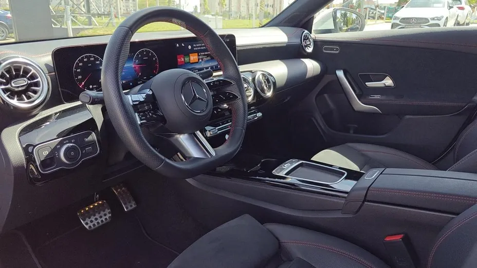 MERCEDES-BENZ CLA CLA 200 AMG Line 7G-DCT