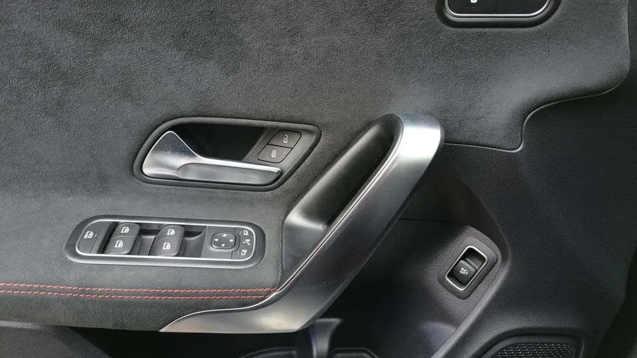MERCEDES-BENZ CLA CLA 200 7G-DCT