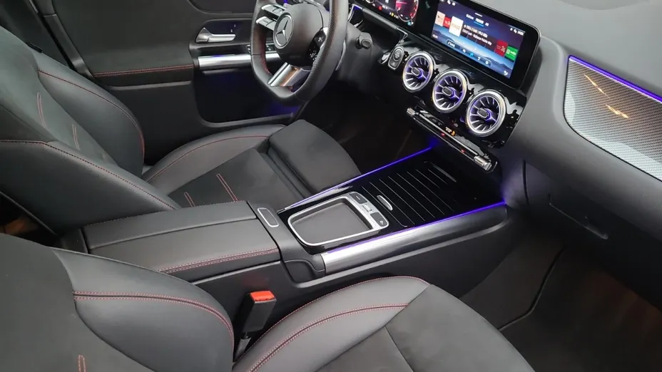 MERCEDES-BENZ GLA GLA 200 AMG Line