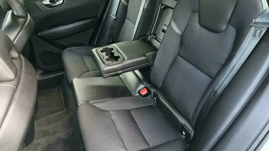 VOLVO XC60 XC60 T4 Momentum Pro aut