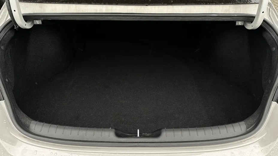 HYUNDAI Elantra Elantra 1.6 Modern