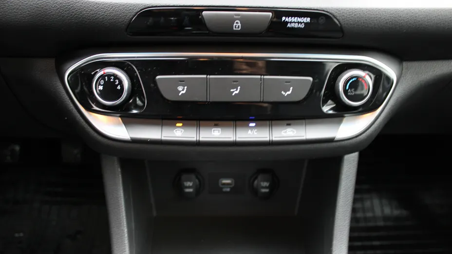 HYUNDAI i30 i30 1.0 T-GDI Classic +