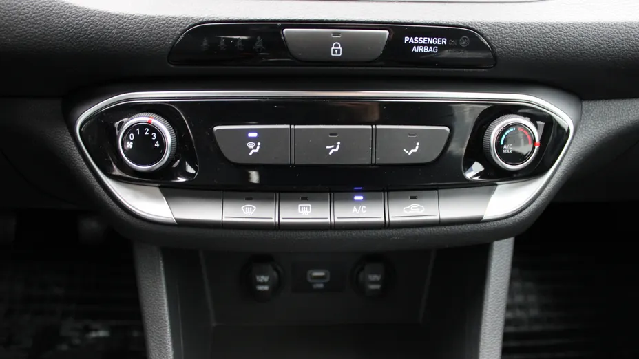 HYUNDAI i30 i30 1.0 T-GDI Classic +