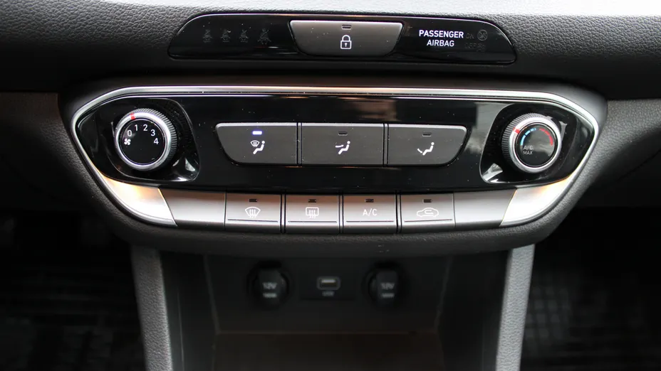 HYUNDAI i30 i30 1.0 T-GDI Classic +