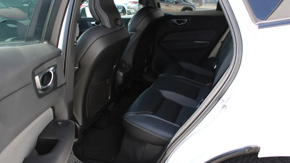 VOLVO XC60 XC60 B4 D AWD R-Design aut