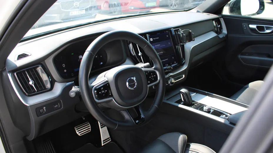 VOLVO XC60 XC60 B4 D AWD R-Design aut