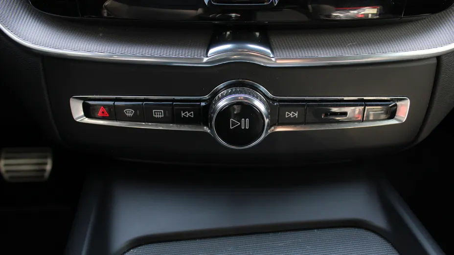 VOLVO XC60 XC60 B4 D AWD R-Design aut