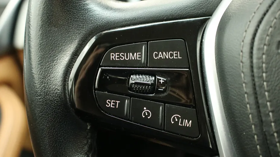 BMW Seria 5 520i mHEV aut