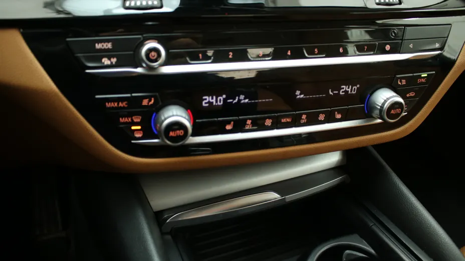 BMW Seria 5 520i mHEV aut