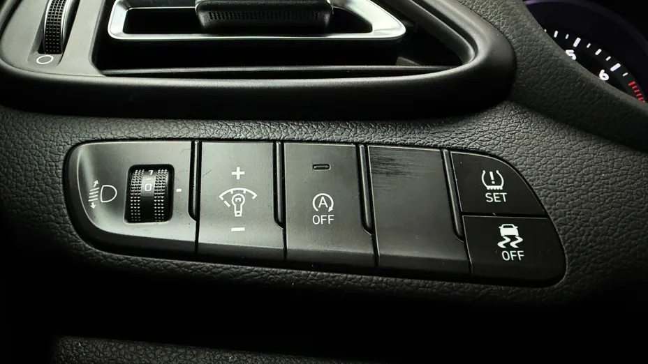 HYUNDAI i30 i30 1.0 T-GDI Smart DCT