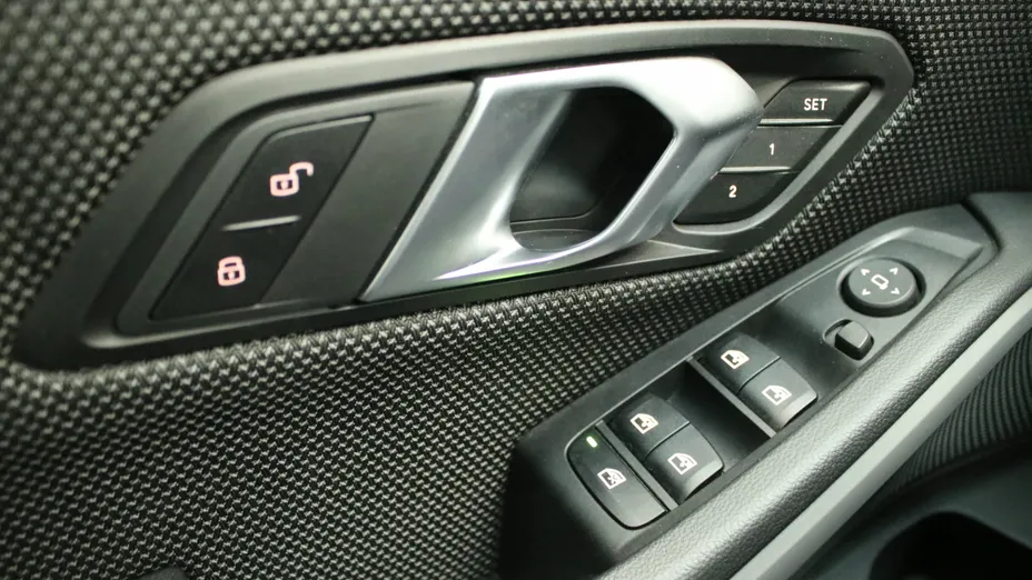 BMW Seria 3 318i Advantage aut