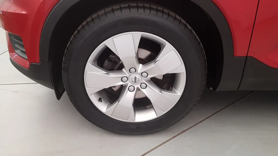 VOLVO XC40 XC40 T3 Momentum Pro aut